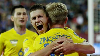 На новой форме украинских футболистов не будет лозунга «Слава Украине»