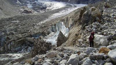 Дети из группы туристов пострадали на леднике Башиль в КБР