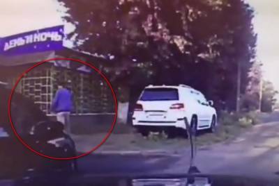 Наезд на пешехода на улице Лимонова в Улан-Удэ попал в объектив камеры. Видео