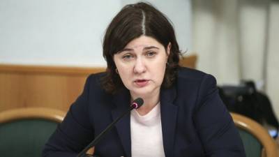 Эксперты разошлись во мнениях об увольнении замглавы Минобрнауки Лукашевич