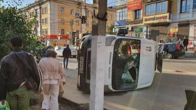 Маршрутка с пассажирами перевернулась после столкновения с легковушкой в Чите