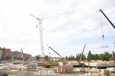 В Волгограде строят стены цокольного этажа новой школы на 800 мест