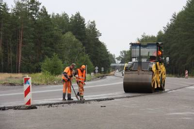 Большая стройка: в Луганской области завершается ремонт дороги Станица Луганская - Северодонецк
