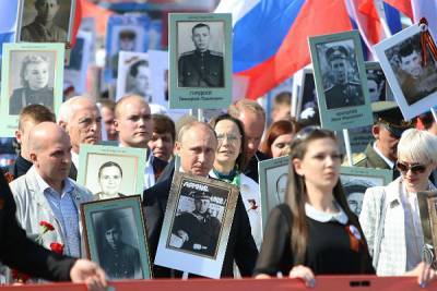 Путин перенес шествие «Бессмертного полка» на 2021 год