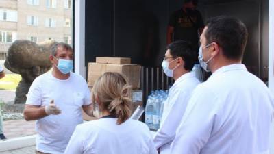 Нуротановцы передали лекарства и аппараты Боброва в больницы Павлодара