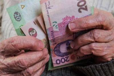 Десятки лет стажа и мизерная пенсия: украинцам объяснили, как рассчитываются выплаты