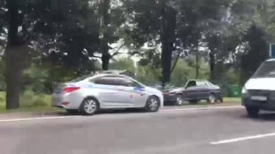 В Гатчинском районе 4 машины раскидало по обочине