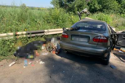 Под Днепром нацгвардеец на военном авто задавил водителя и ребенка в легковушке (фото)