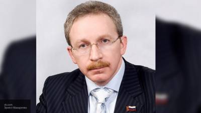 Блогер Макаренко посоветовал правоохранителям вести себя жестче с провокаторами