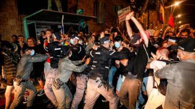 Мнение: полицейские не виноваты, что бьют протестующих граждан