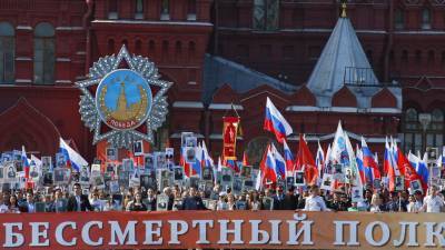 «Мы сделаем это широко, мощно, по достоинству»: Путин объявил о переносе шествия «Бессмертного полка» на 2021 год