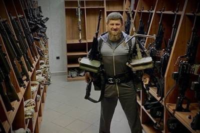Кадыров ответил США на санкции фотографией с автоматами