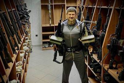 "Мы принимаем бой!" Кадыров показал пулеметы в ответ на санкции Помпео