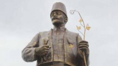 В Болградском районе Одесской области памятник Ленину превратили в болгарского сборщика винограда. ФОТОФАКТ