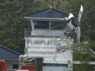 В Германии самолет с двумя пилотами врезался в диспетчерскую башню