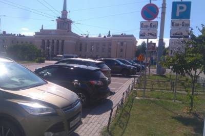 Парковка возле петрозаводского вокзала включила «грабительский режим»: личное мнение