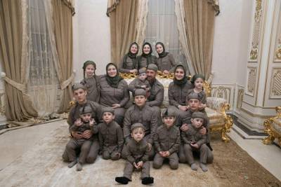 Кадыров эмоционально прокомментировал введение санкций США против своих жены и дочерей