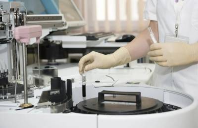 Израильские врачи призвали Минздрав «дать молодым переболеть коронавирусом»