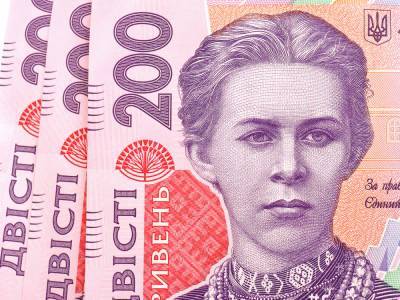 В Одесской области мужчина приклеил нитку к 200-гривневой купюре и 44 раза пополнил себе счет