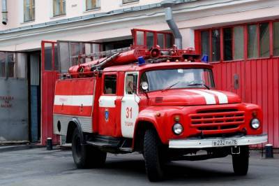 В Киеве в новостройке возник пожар: загорелся мусор