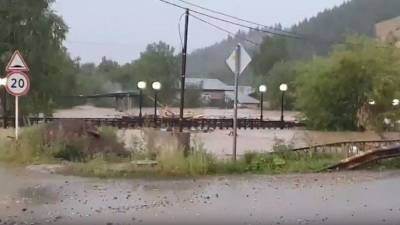 Режим ЧС введен в Нижних Сергах после мощного ливня, затопившего город