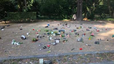 В Крефельде вандалы повредили на центральном кладбище 56 могил