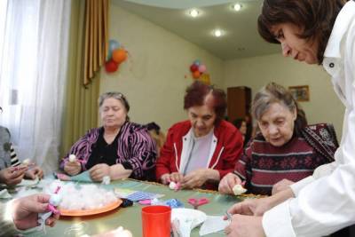 Как в Волгограде записаться в школу долголетия для пожилых людей