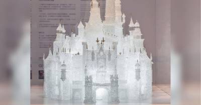 Балующиеся в музее дети разбили самый большой в мире стеклянный замок стоимостью 65 тысяч долларов (фото)