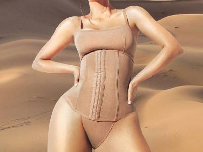 Ким Кардашьян позировала в нижнем белье среди «песков пустыни»