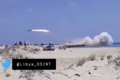 Ливийская армия не справилась с советской противокорабельной ракетой П-15 Термит. Видео