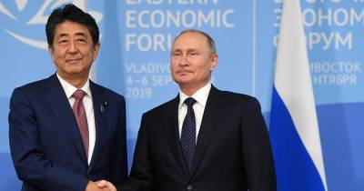 Премьер Японии намерен встретиться с Путиным после окончания пандемии