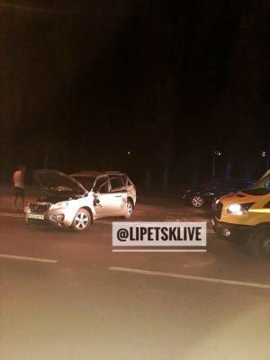 Водитель кроссовера разбросал припаркованные на Вермишева автомобили