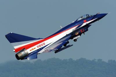 Китай впервые показал видео с истребителями J-10, сбившими 67 военных самолетов США