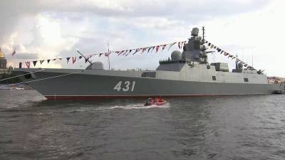 В Петербурге продолжается подготовка к главному военно-морскому параду в честь Дня ВМФ