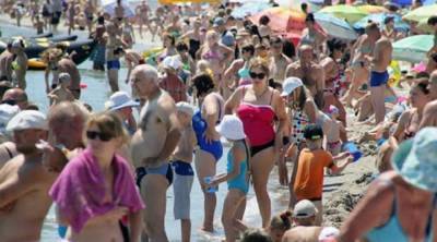 Отдыхающим запретили купаться на пляжах Одессы: список опасных мест