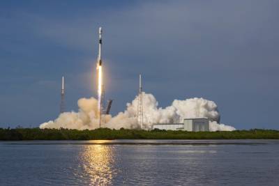 SpaceX вывела на орбиту первый южнокорейский военный спутник, обновив 35-летний рекорд скорости повторного запуска «Атлантиса». И впервые поймала обе части головного обтекателя в сеть
