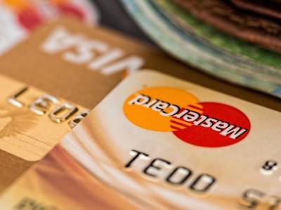 Выдачу кредитных карт ужесточили российские банки