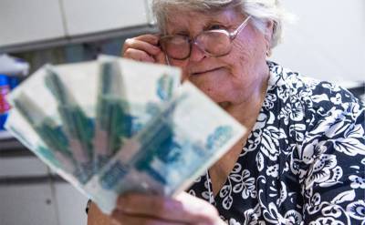 Пенсионерам предложили выплатить по 15 тысяч рублей из-за пандемии