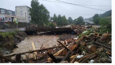 Росгвардия эвакуирует пострадавших от наводнения в Свердловской области