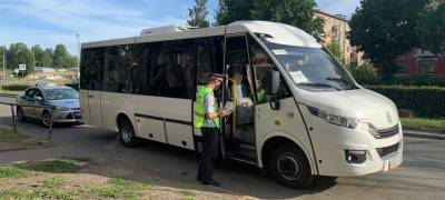 Водителя автобуса в Петрозаводске оштрафовали на проезд на "красный"