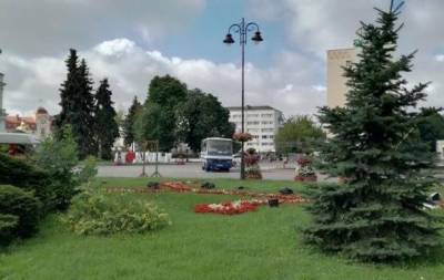 Неизвестный захватил автобус с 20 заложниками в центре Луцка в западной Украине