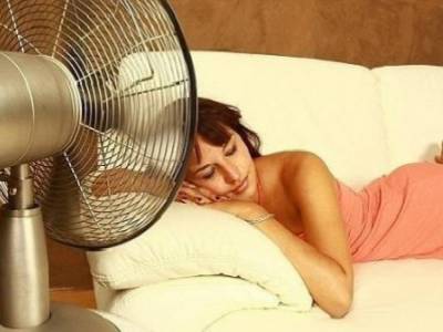 Медик рассказала, как заснуть в жару без кондиционера