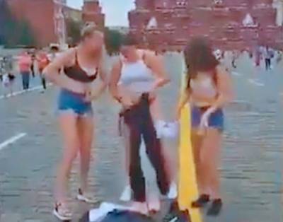 Девушки хотели раздеться на Красной площади, но были задержаны