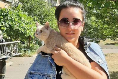 Под Днепром целый отряд спасателей выручал из беды перепуганного кота: кадры спасения