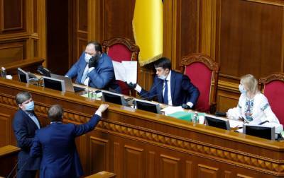 Украинцы назвали два самых непопулярных решения Рады