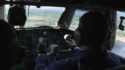 Тушение самолётами Ил-76 лесных пожаров в Оренбургской области — видео