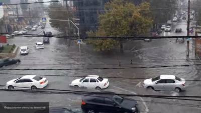 Сильный ливень затопил улицы Кирова