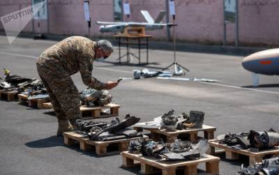 В Ереване показали сбитые и захваченные дроны ВС Азербайджана