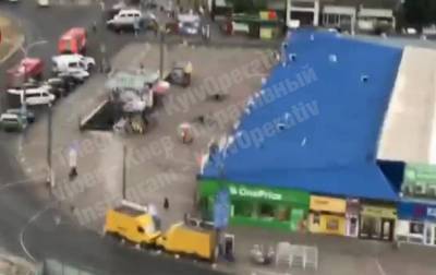 В Киеве взрыв у метро попал на видео