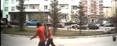 В Кировском районе Новосибирска двое мужчин пытались похитить девушку